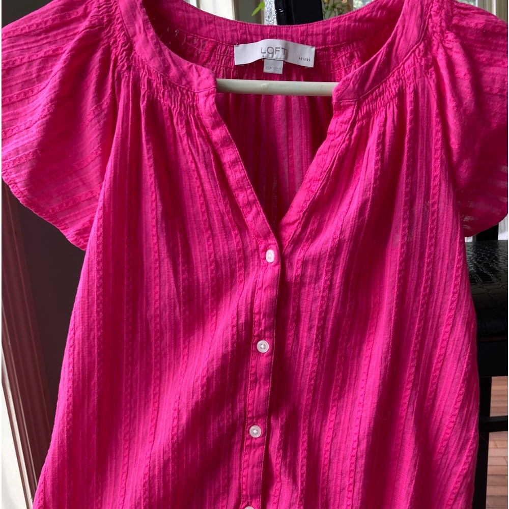 NWOT Loft Petite Flutter Sleeve
Button Top